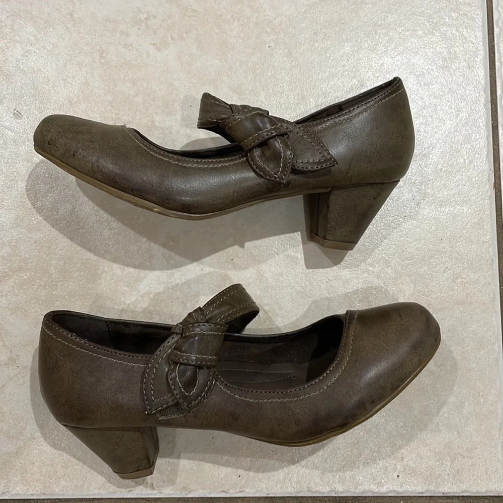 Helena women’s brown